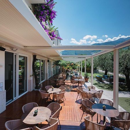 Hotel Baia Azzurra - Lake Front Torbole Sul Garda Extérieur photo