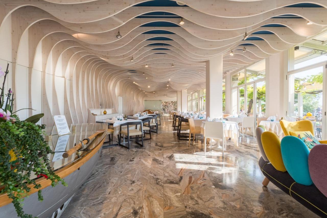 Hotel Baia Azzurra - Lake Front Torbole Sul Garda Extérieur photo