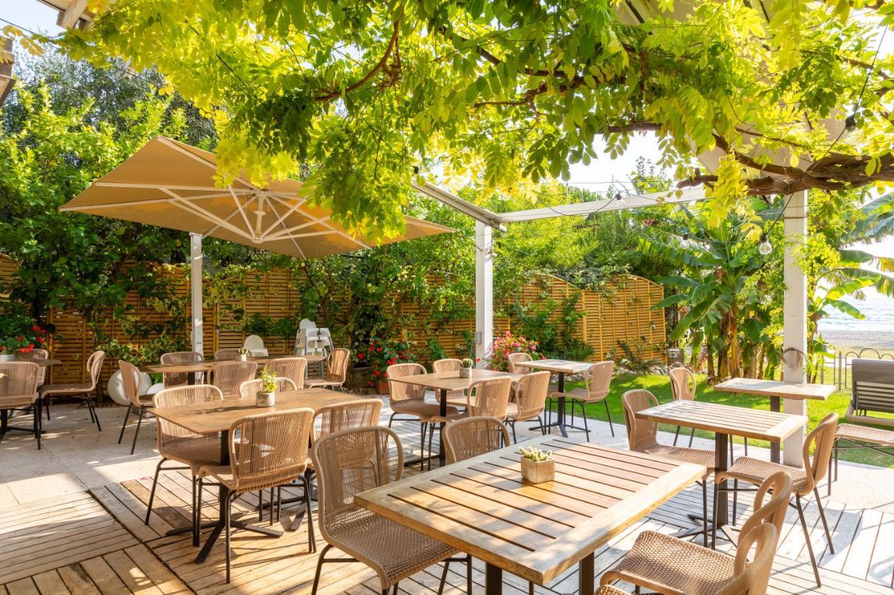 Hotel Baia Azzurra - Lake Front Torbole Sul Garda Extérieur photo