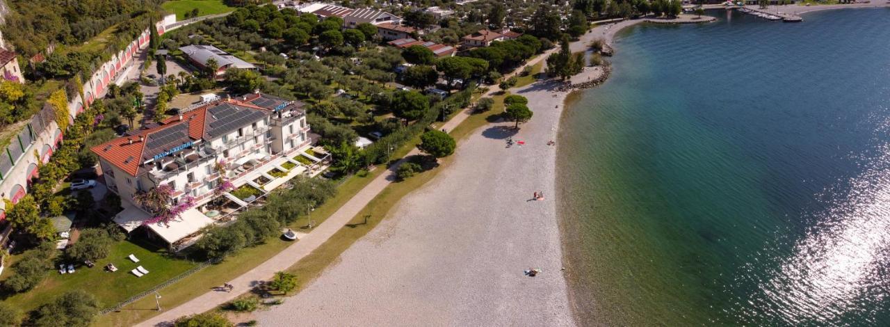 Hotel Baia Azzurra - Lake Front Torbole Sul Garda Extérieur photo