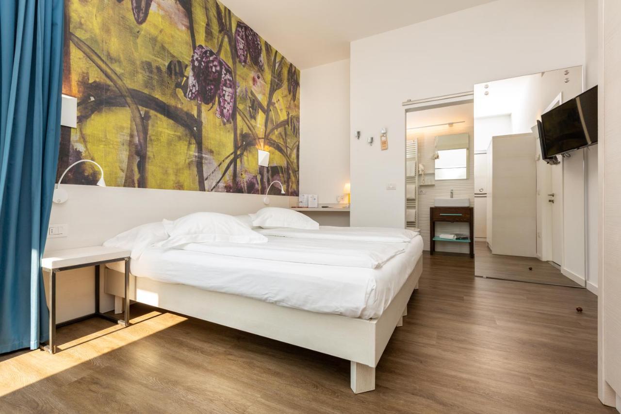 Hotel Baia Azzurra - Lake Front Torbole Sul Garda Extérieur photo