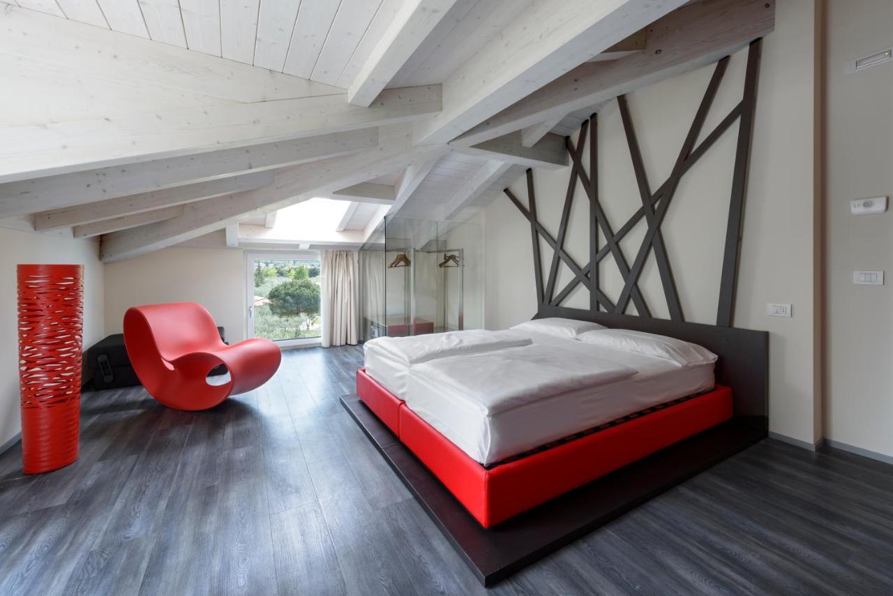 Hotel Baia Azzurra - Lake Front Torbole Sul Garda Extérieur photo