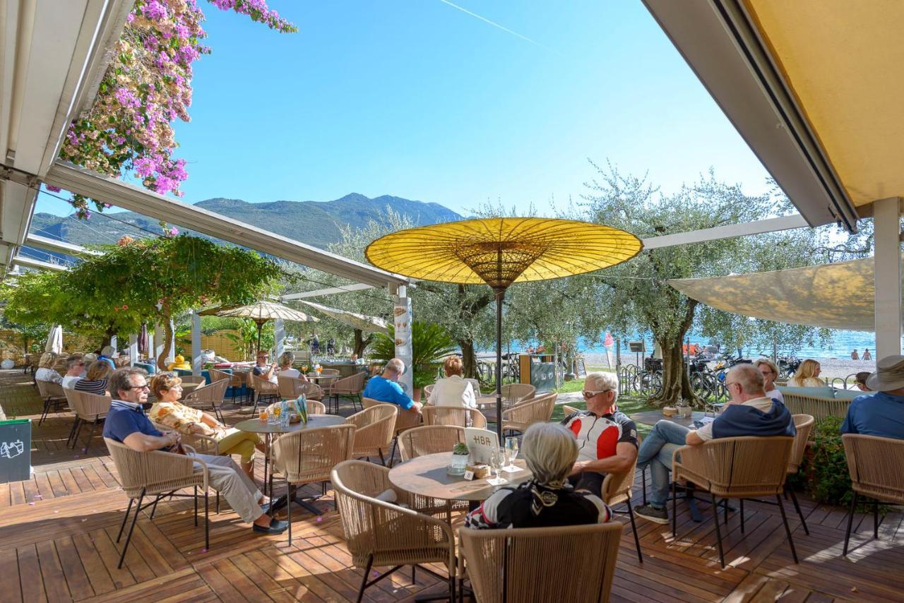 Hotel Baia Azzurra - Lake Front Torbole Sul Garda Extérieur photo