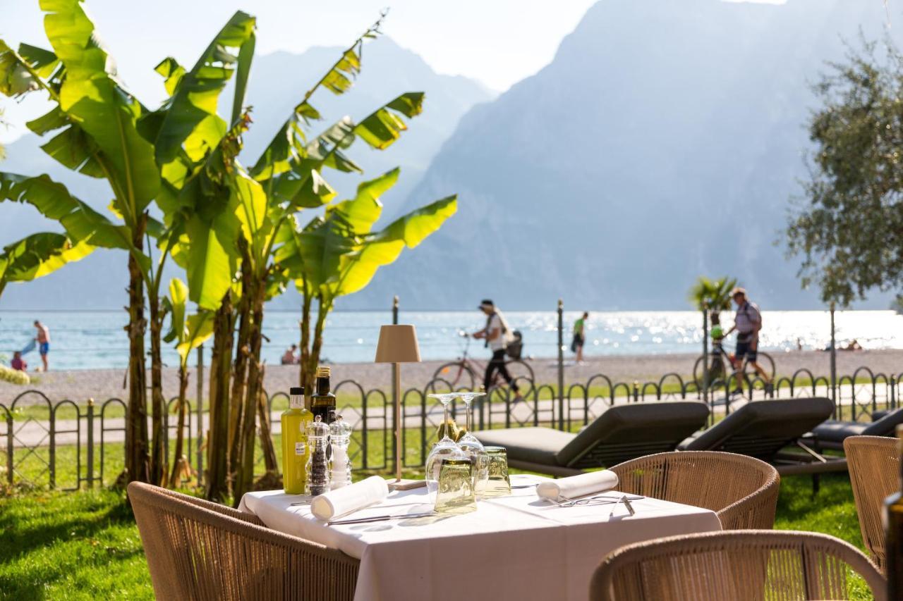 Hotel Baia Azzurra - Lake Front Torbole Sul Garda Extérieur photo