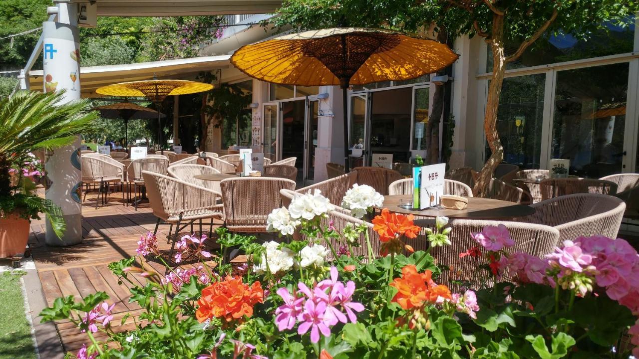 Hotel Baia Azzurra - Lake Front Torbole Sul Garda Extérieur photo